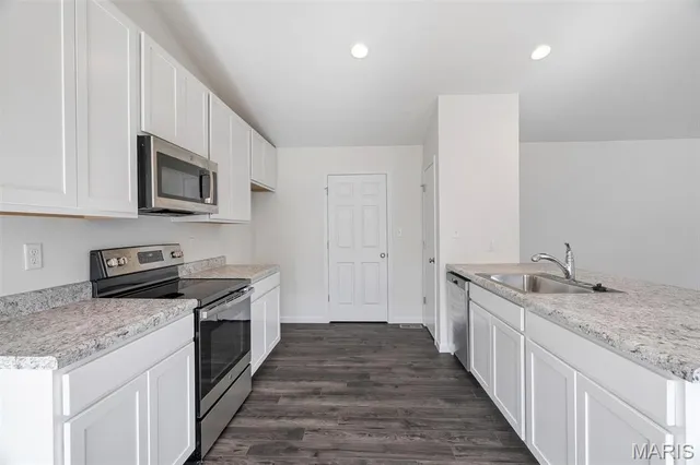 $334,900 | 2751 Winding Valley Drive, Fenton, MO 63026