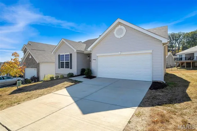 $334,900 | 2751 Winding Valley Drive, Fenton, MO 63026