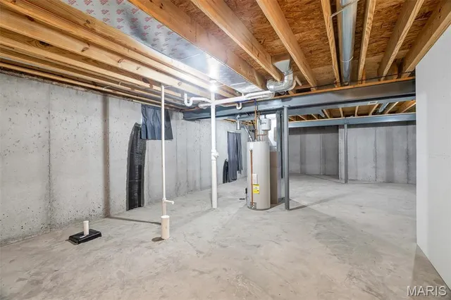 $334,900 | 2751 Winding Valley Drive, Fenton, MO 63026