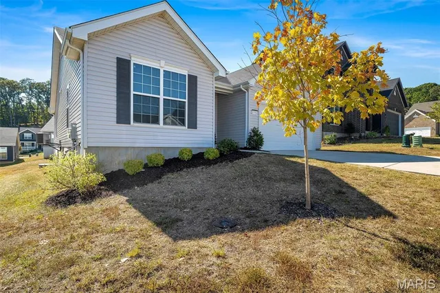 $334,900 | 2751 Winding Valley Drive, Fenton, MO 63026