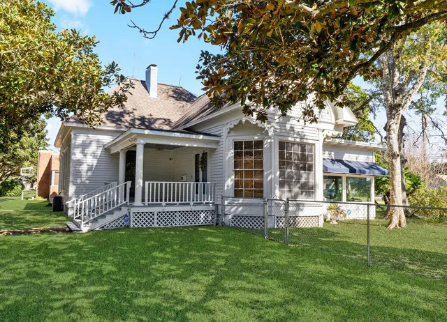 $257,900 | 2421 Avenue G, Bay City, TX 77414