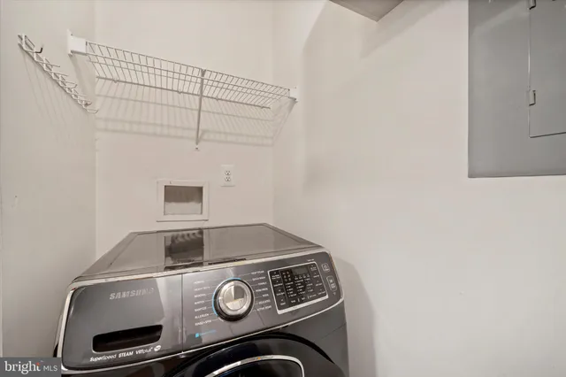 a view of utility room