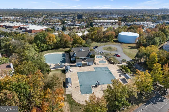 a view of a tennis court