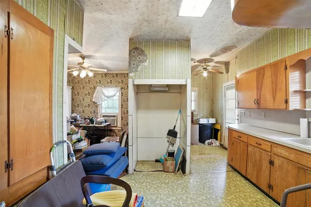 $557,000 | 514 South Main Street, Lockhart, TX 78644