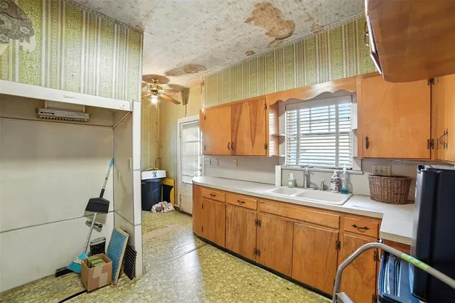 $557,000 | 514 South Main Street, Lockhart, TX 78644