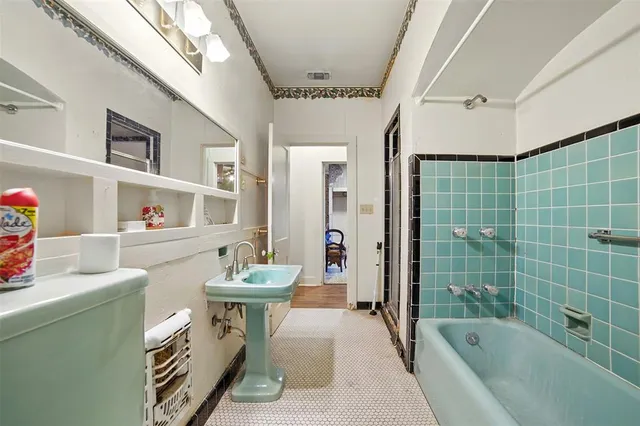 $557,000 | 514 South Main Street, Lockhart, TX 78644