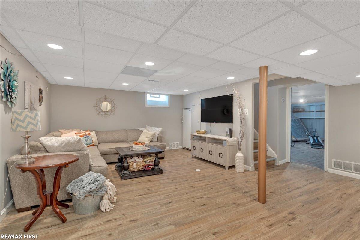 1794 Bournemouth Road Grosse Pointe Woods, MI 48236 - Photo 25 of 32