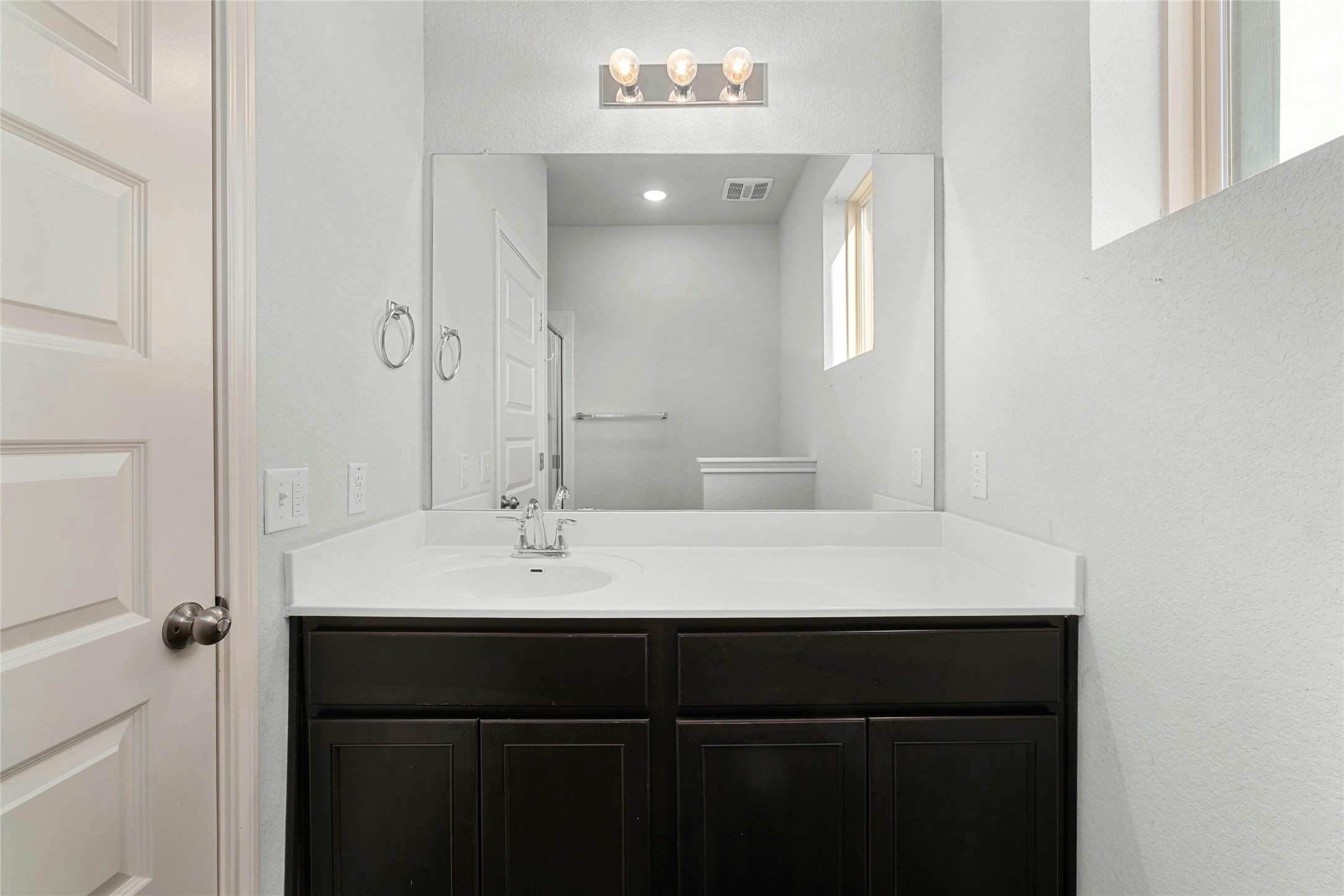 8101 Frida Bend Austin, TX 78744 - Photo 15 of 30 Bathroom featuring vanity