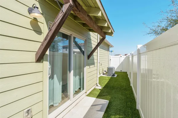 $1,950 | 8101 Frida Bend, Austin, TX 78744