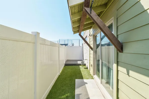 $1,950 | 8101 Frida Bend, Austin, TX 78744