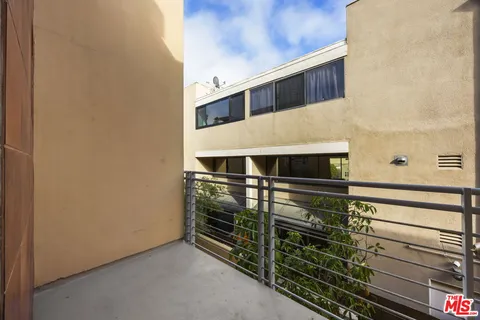 $1,650,000 | 1253 18th Street, Unit 103, Santa Monica, CA 90404