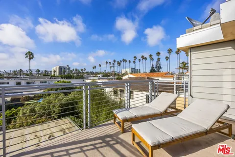$1,650,000 | 1253 18th Street, Unit 103, Santa Monica, CA 90404