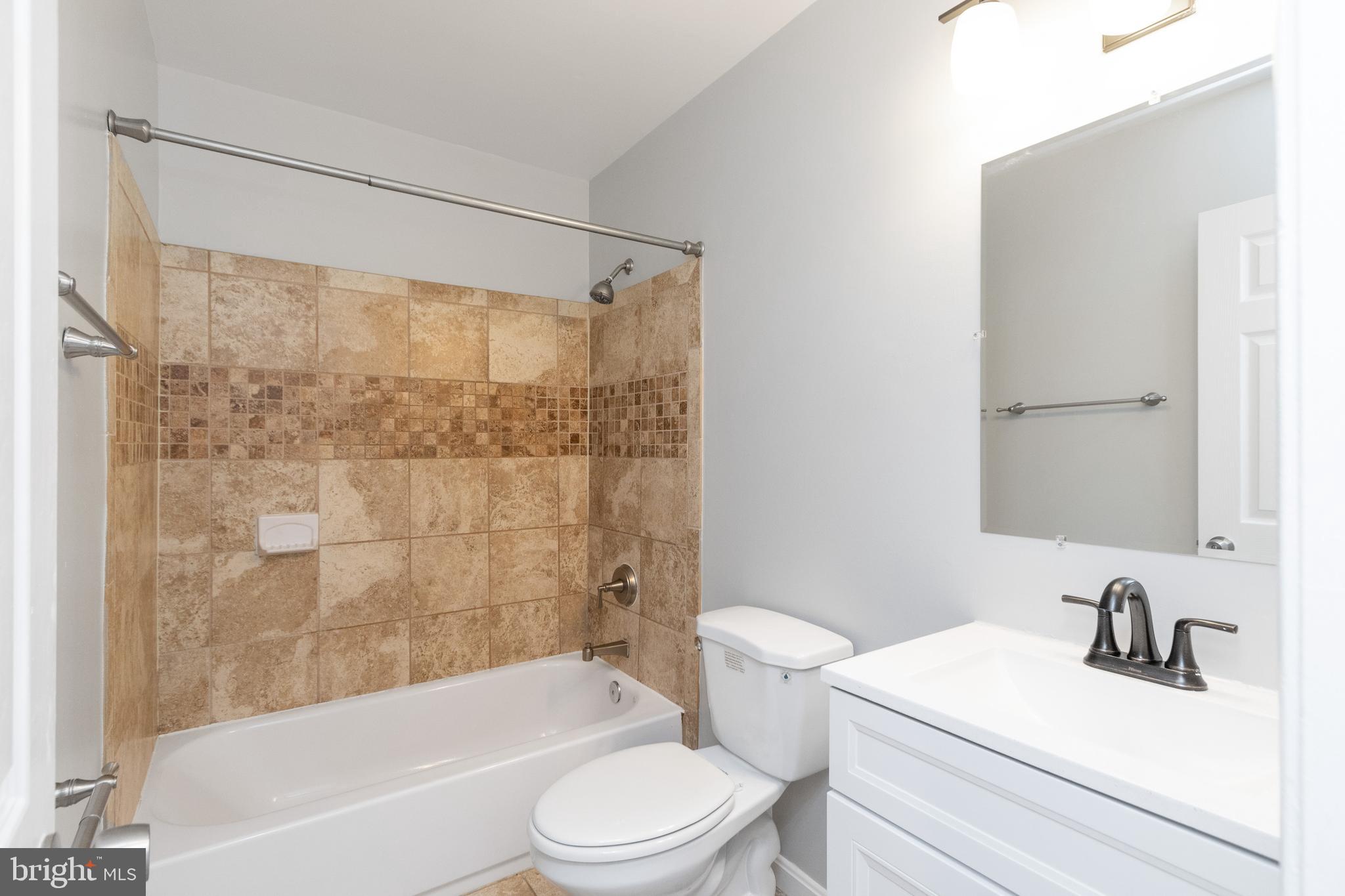 231 Raintree Boulevard Stafford, VA 22556 - Photo 20 of 47 Upper level Full bath