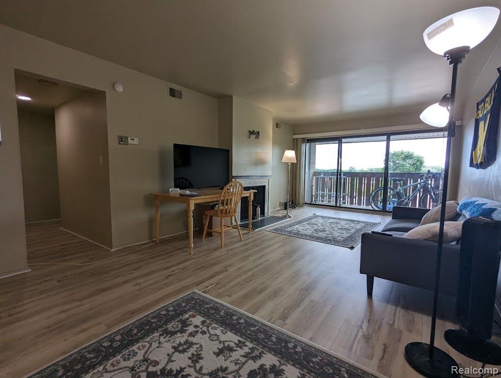 1315 South Maple Road, Unit 305 Ann Arbor, MI 48103 - Photo 9 of 14