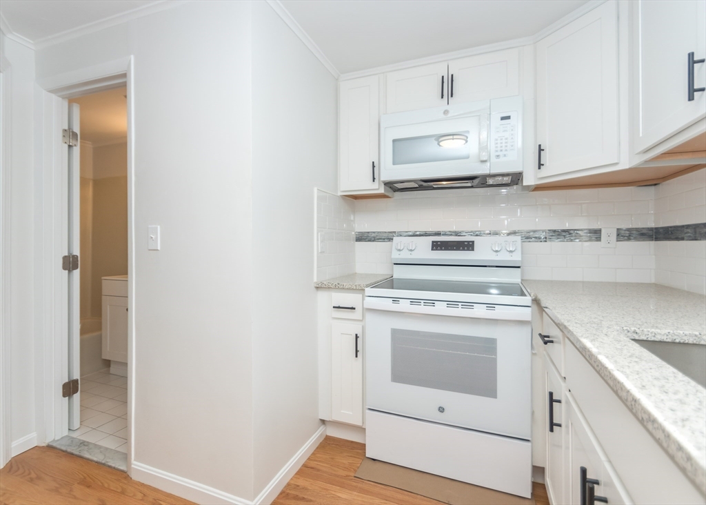 203 College Farm Road Waltham, MA 02451 - Photo 9 of 28