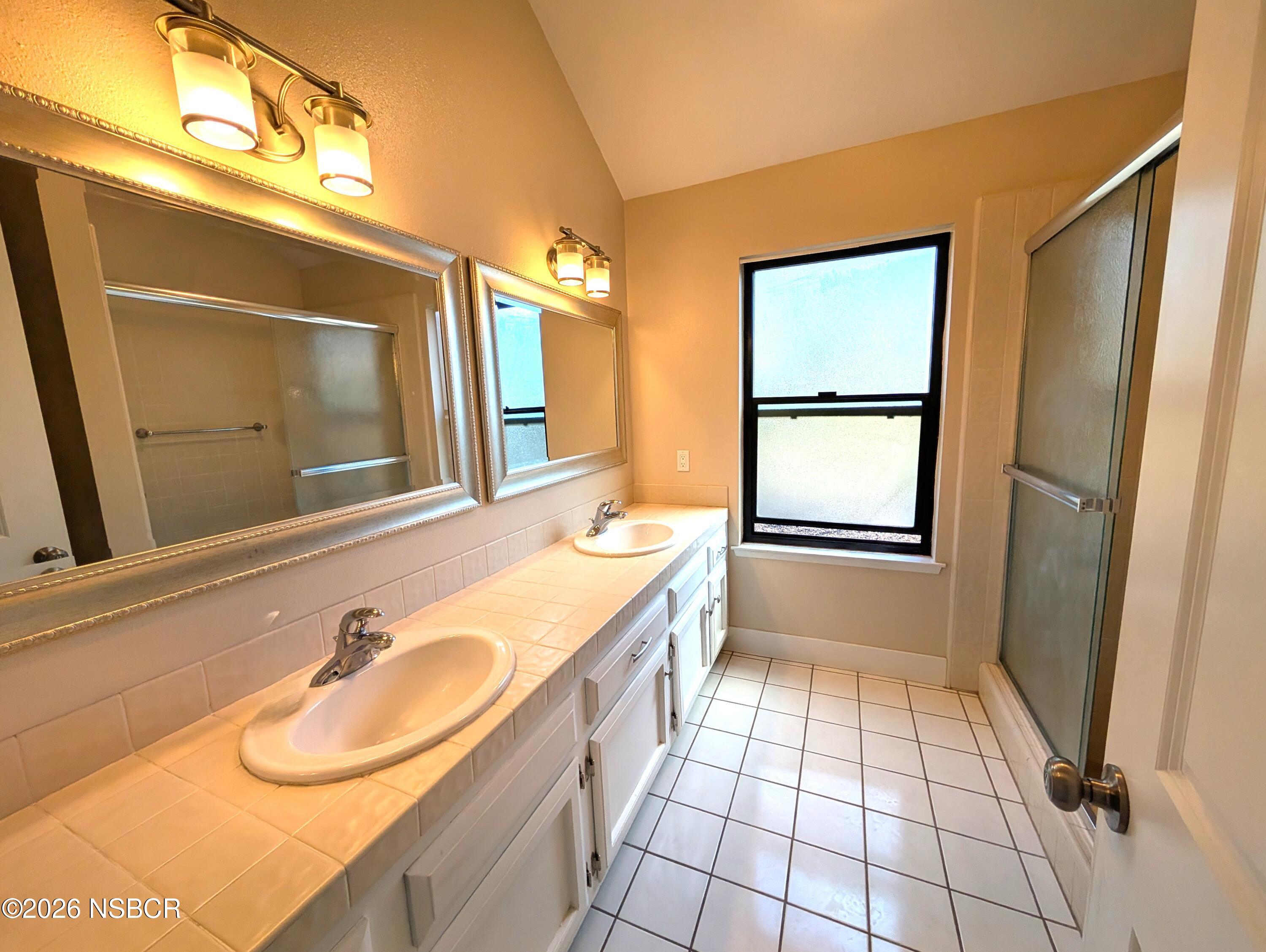 1508 Oakridge Park Road Santa Maria, CA 93455 - Photo 6 of 41 En Suite Bathroom
