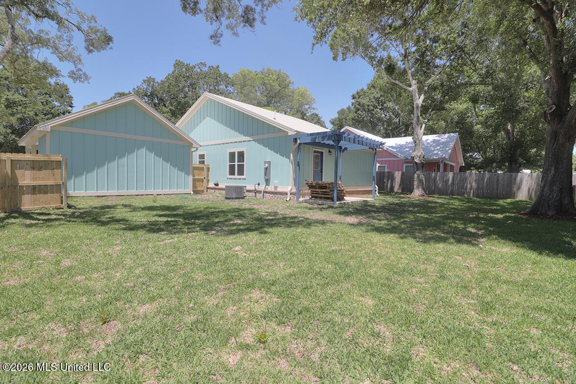 166 Daisy Street Biloxi, MS 39531 - Photo 13 of 15 13Backyard2