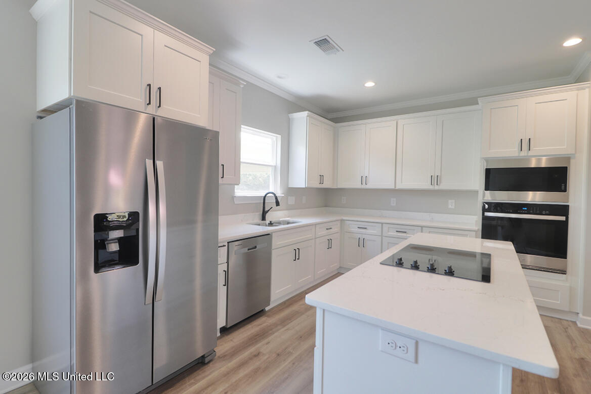 166 Daisy Street Biloxi, MS 39531 - Photo 3 of 15 3Kitchen2