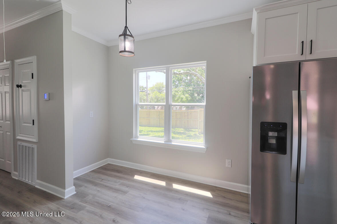 166 Daisy Street Biloxi, MS 39531 - Photo 4 of 15 4DiningNook