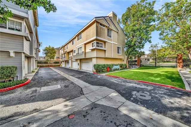 $770,000 | 2800 Plaza Del Amo, Unit 425, Torrance, CA 90503