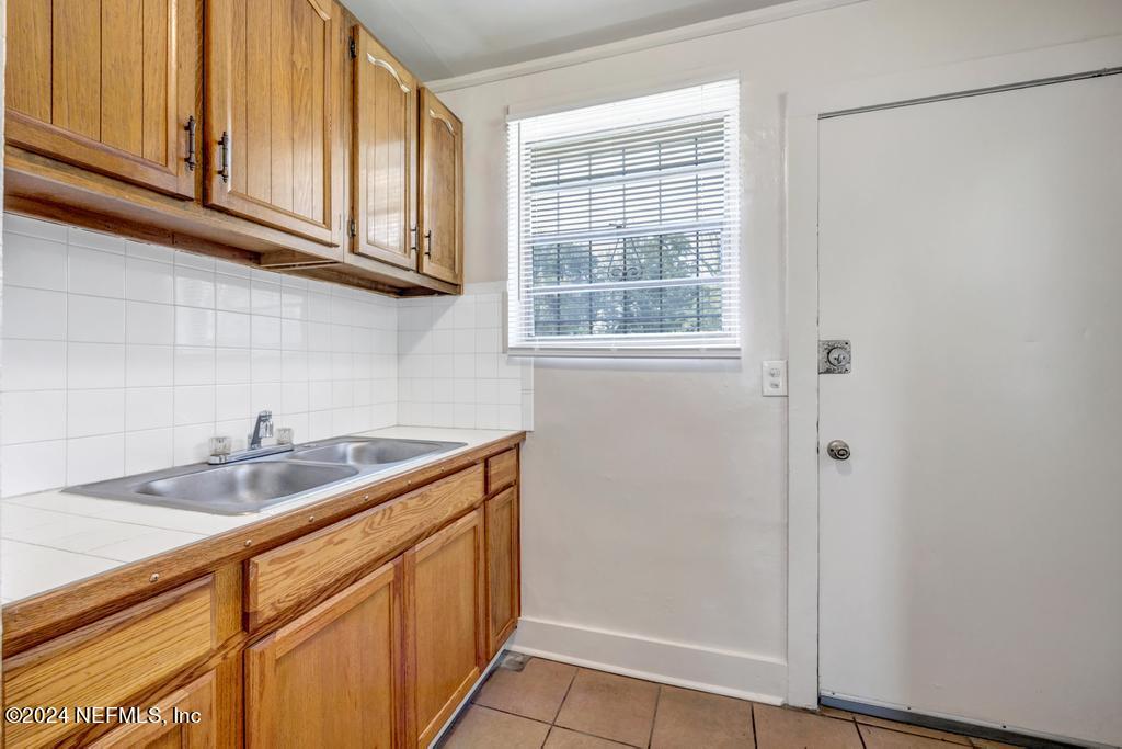 2920 Moncrief Road Jacksonville, FL 32209 - Photo 3 of 33 3