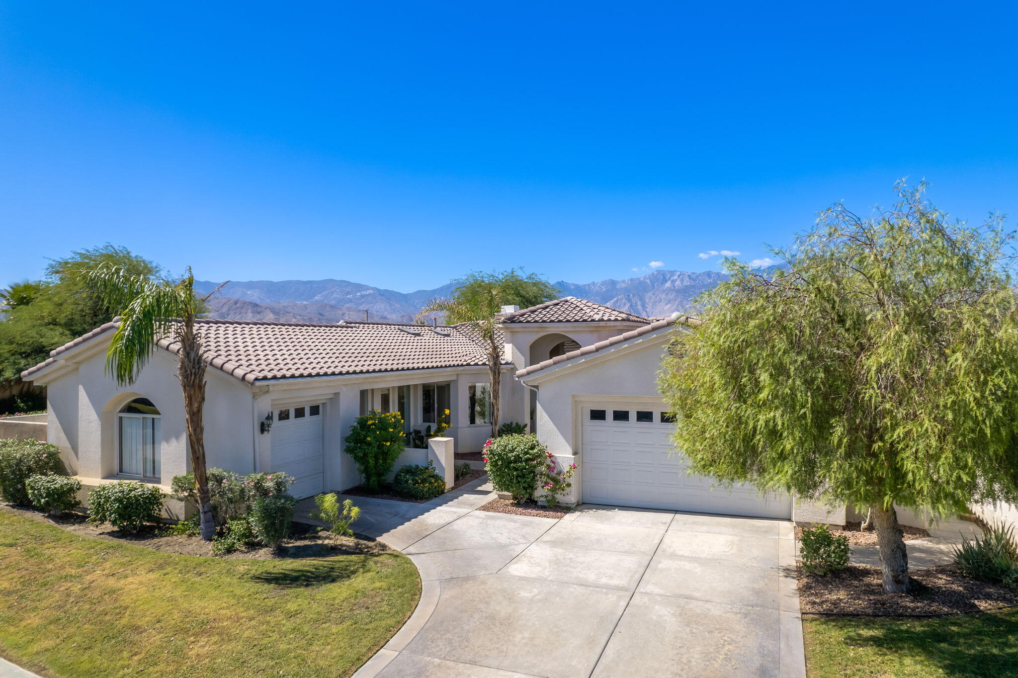 1 Waterloo Court Rancho Mirage, CA 92270 - Photo 4 of 54 a front view of a house with a yard