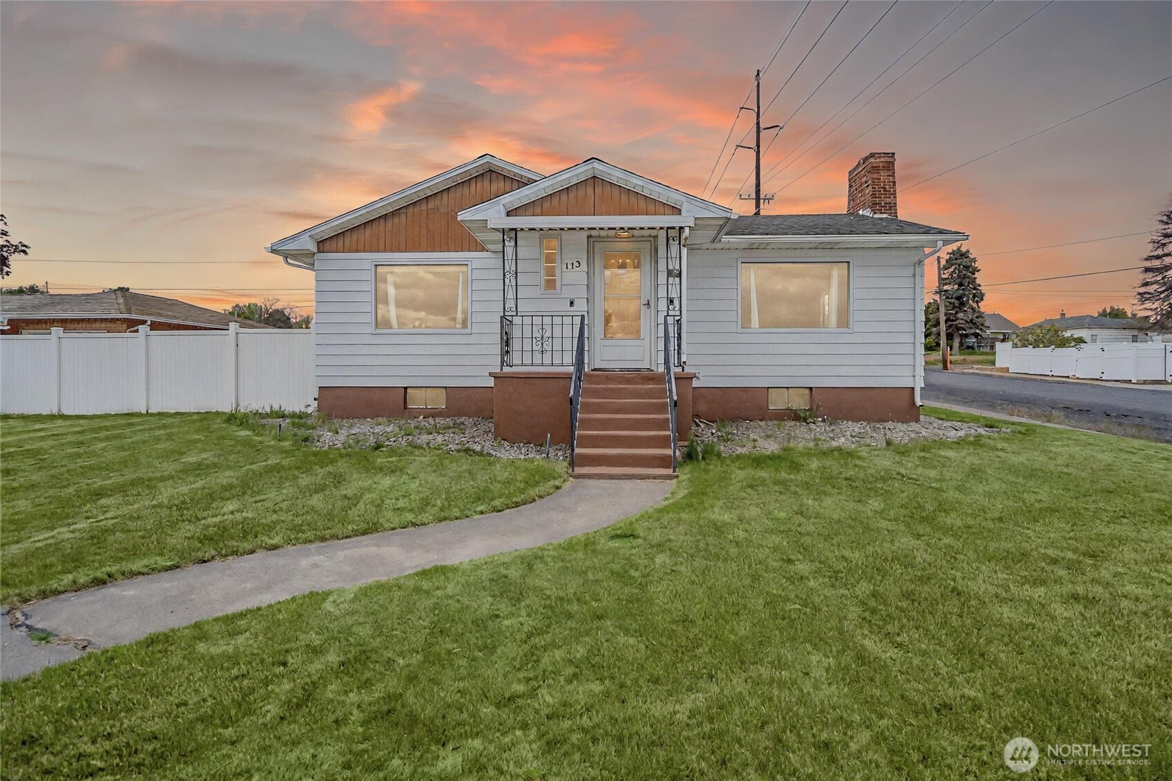 113 East 6th Street Lind, WA 99341 - Photo 2 of 38 a front view of a house with a garden