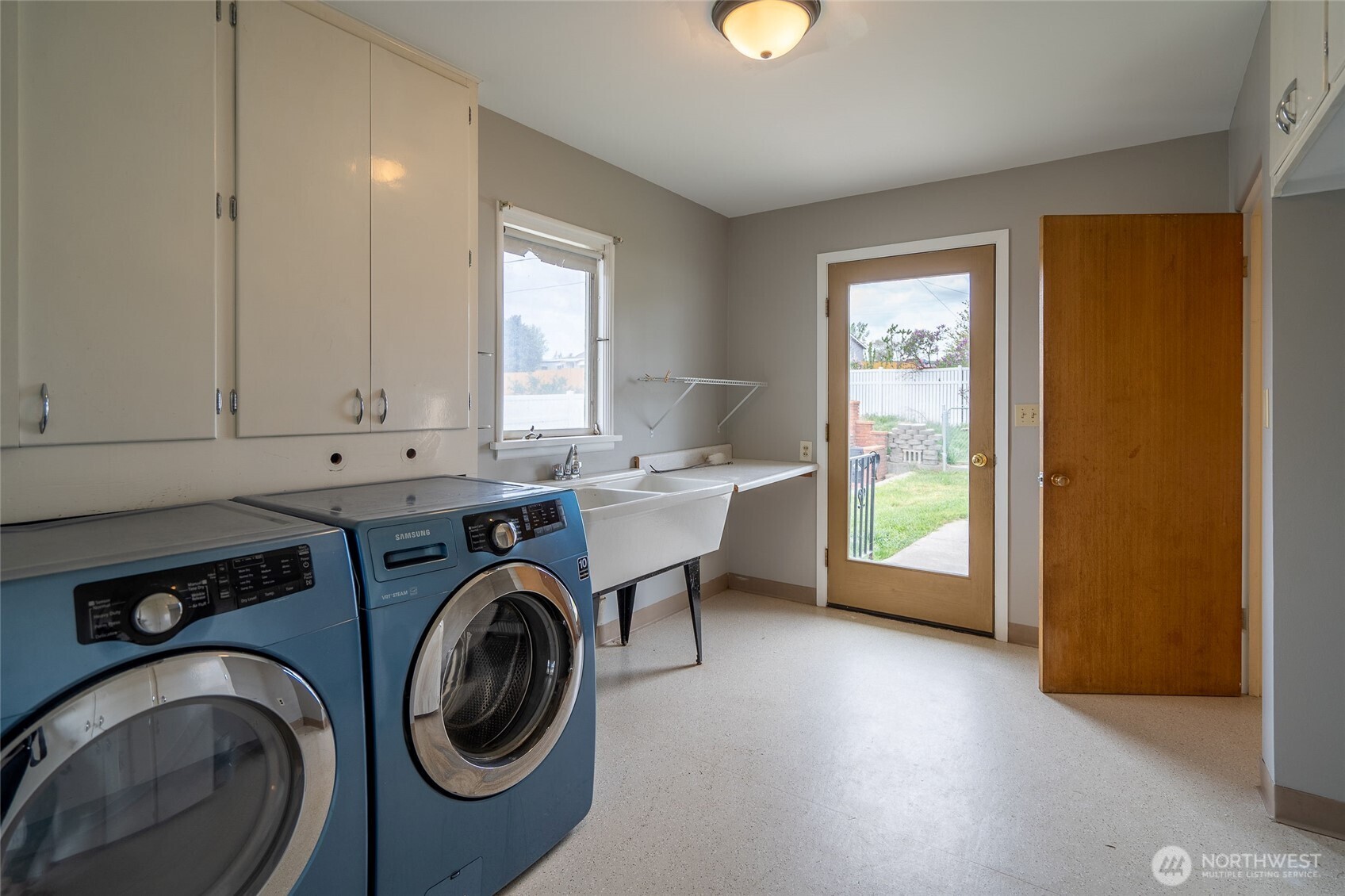 113 East 6th Street Lind, WA 99341 - Photo 29 of 38 a view of a kitchen with washer and dryer
