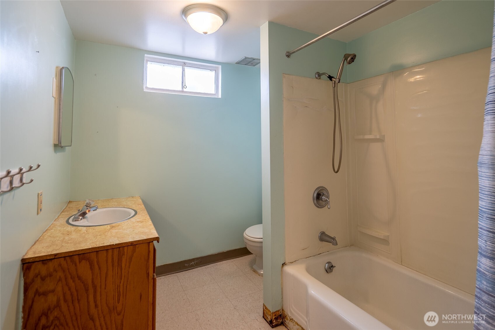 113 East 6th Street Lind, WA 99341 - Photo 31 of 38 a bathroom with a tub a sink and a shower