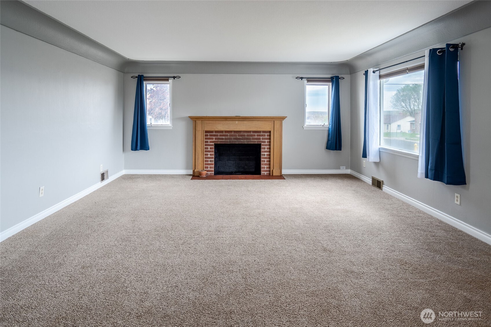 113 East 6th Street Lind, WA 99341 - Photo 8 of 38 a view of an empty room with a window