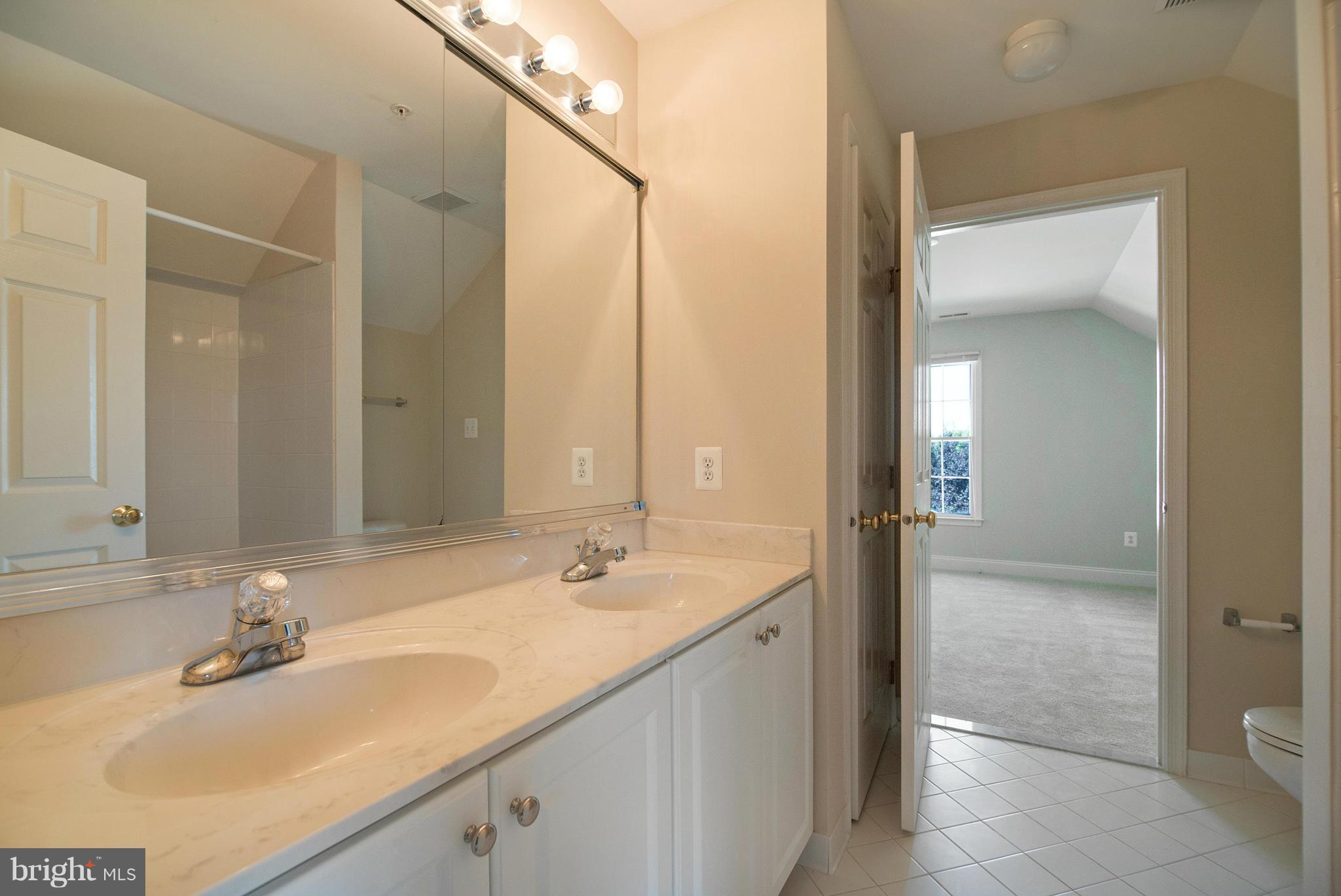 18308 Tapwood Road Boyds, MD 20841 - Photo 15 of 23 Buddy Bath between #4 & #5