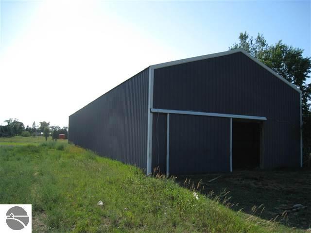 15105 Stanley Road Beulah, MI 49617 - Photo 4 of 10 1737671-3.JPG