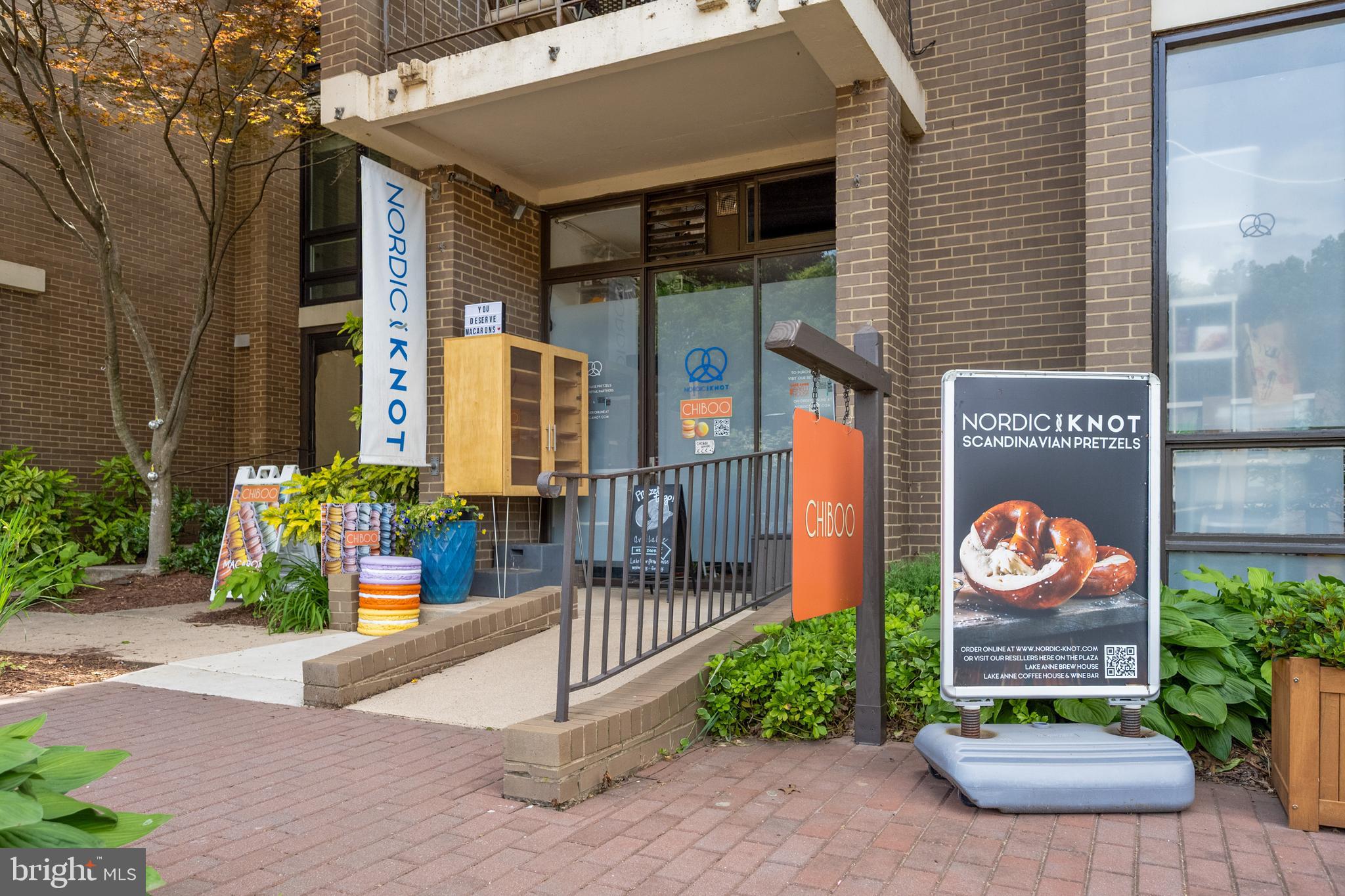 1536 Northgate Square, Unit 21 Reston, VA 20190 - Photo 41 of 50 a sign on the side of a building