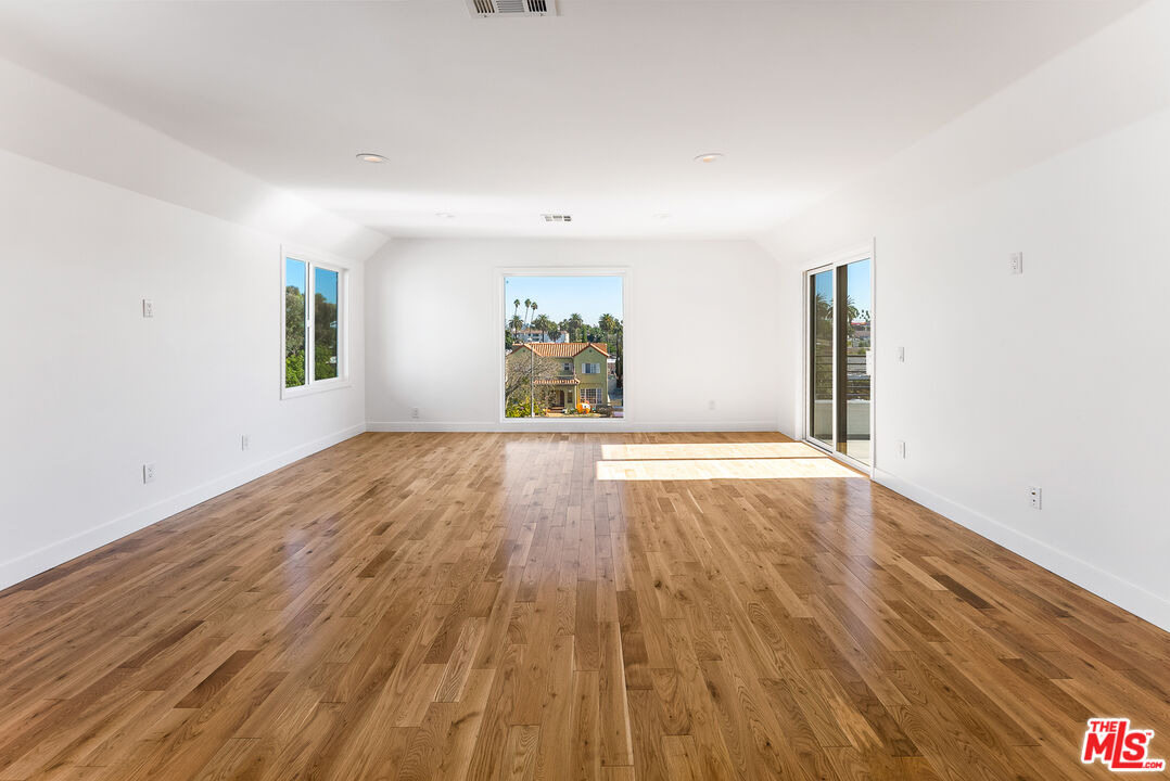 1253 South Rimpau Boulevard Los Angeles, CA 90019 - Photo 19 of 71