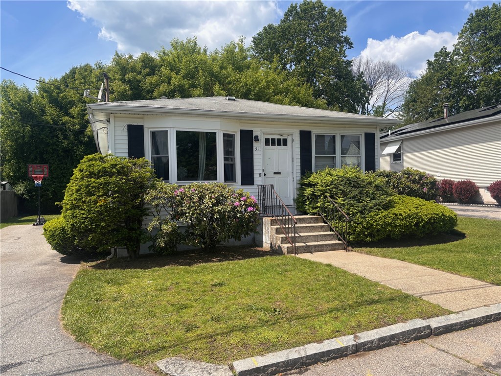 31 Compton Street Providence, RI 02908 - Photo 2 of 17