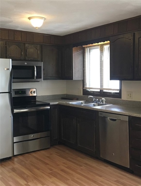 31 Compton Street Providence, RI 02908 - Photo 8 of 17