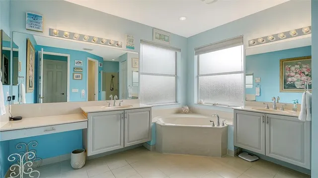 $715,000 | 6659 38th Lane East, Sarasota, FL 34243