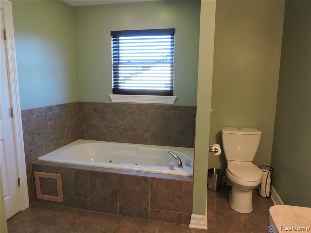 5420 East Carpenter Road Flint, MI 48506 - Photo 29 of 48 DSCN1570.JPG