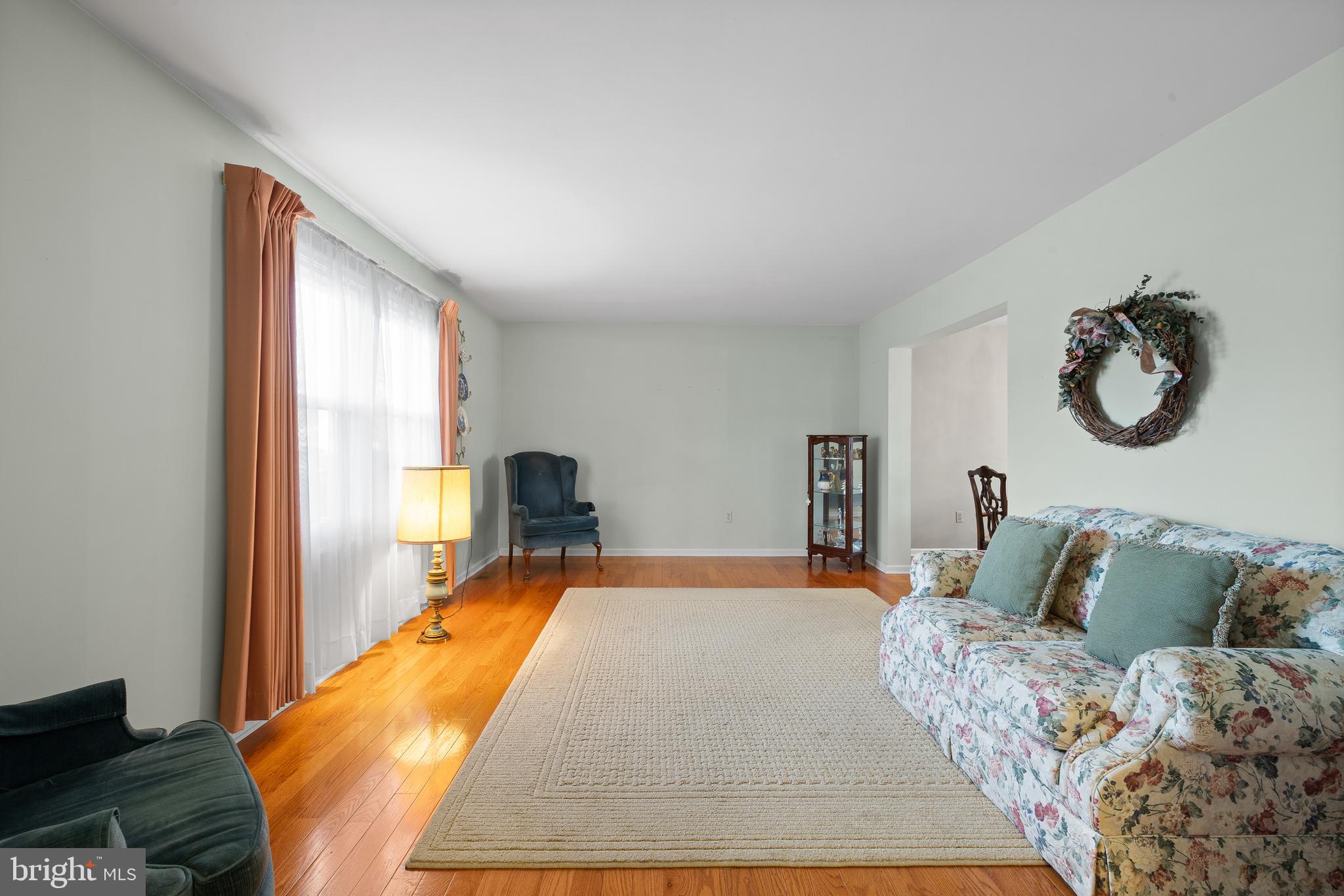829 Alexander Drive Hatfield, PA 19440 - Photo 5 of 28 a bed room with a bed and a window