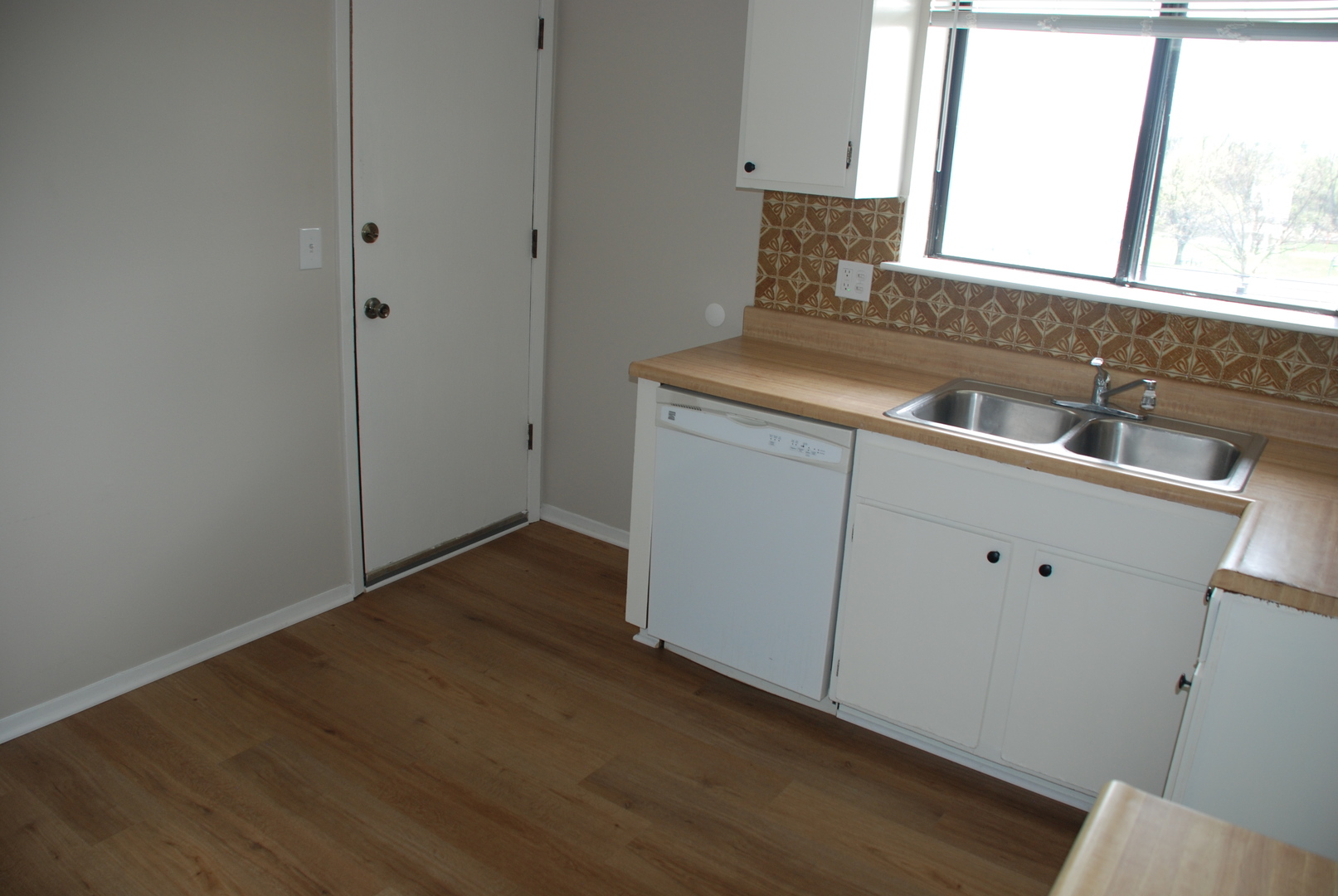 1779 Rand Road, Unit 3B Des Plaines, IL 60016 - Photo 4 of 9