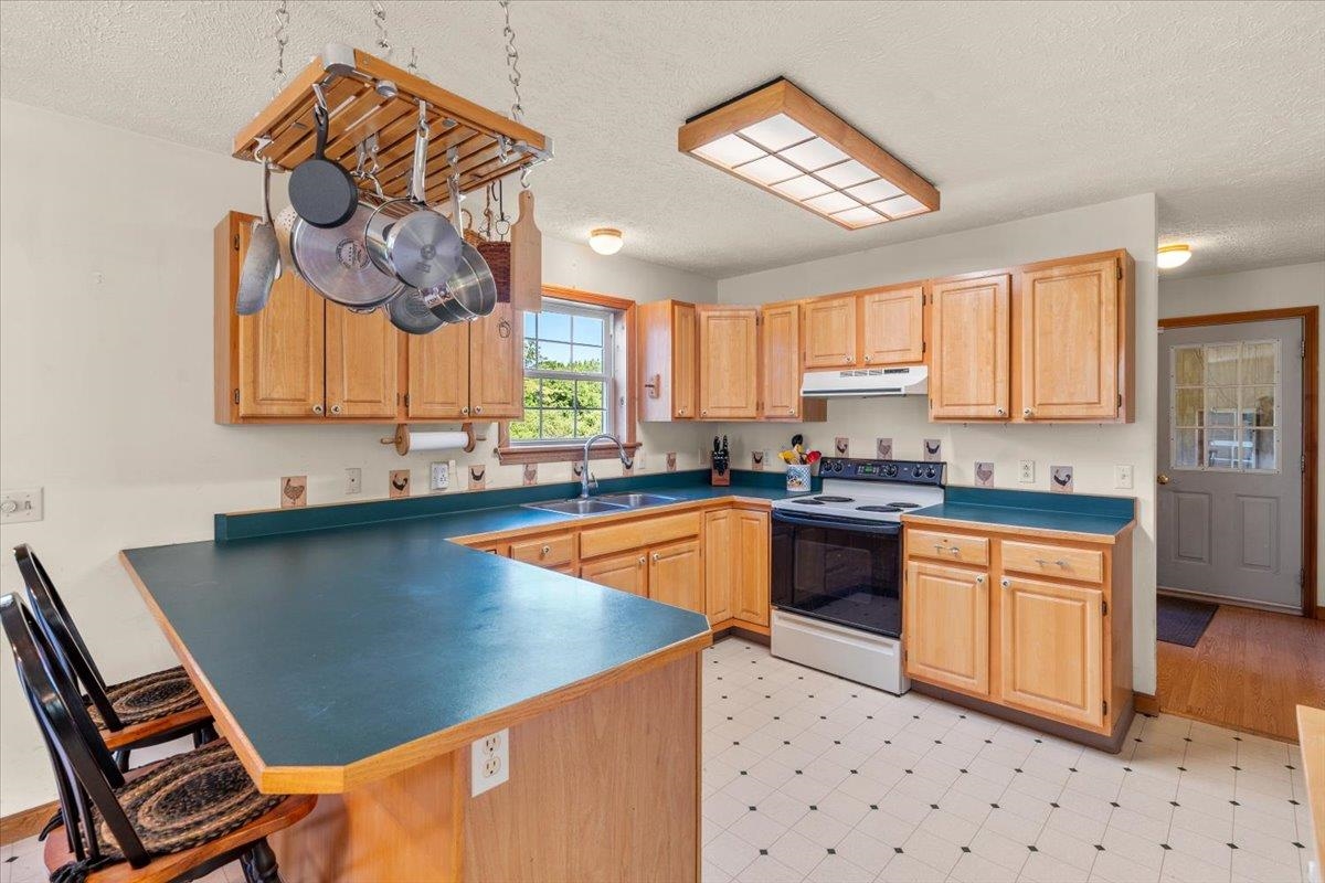 82 West St Road Fairfax, VT 05455 - Photo 4 of 60