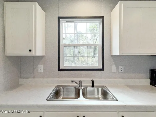 a close view of sink and tap