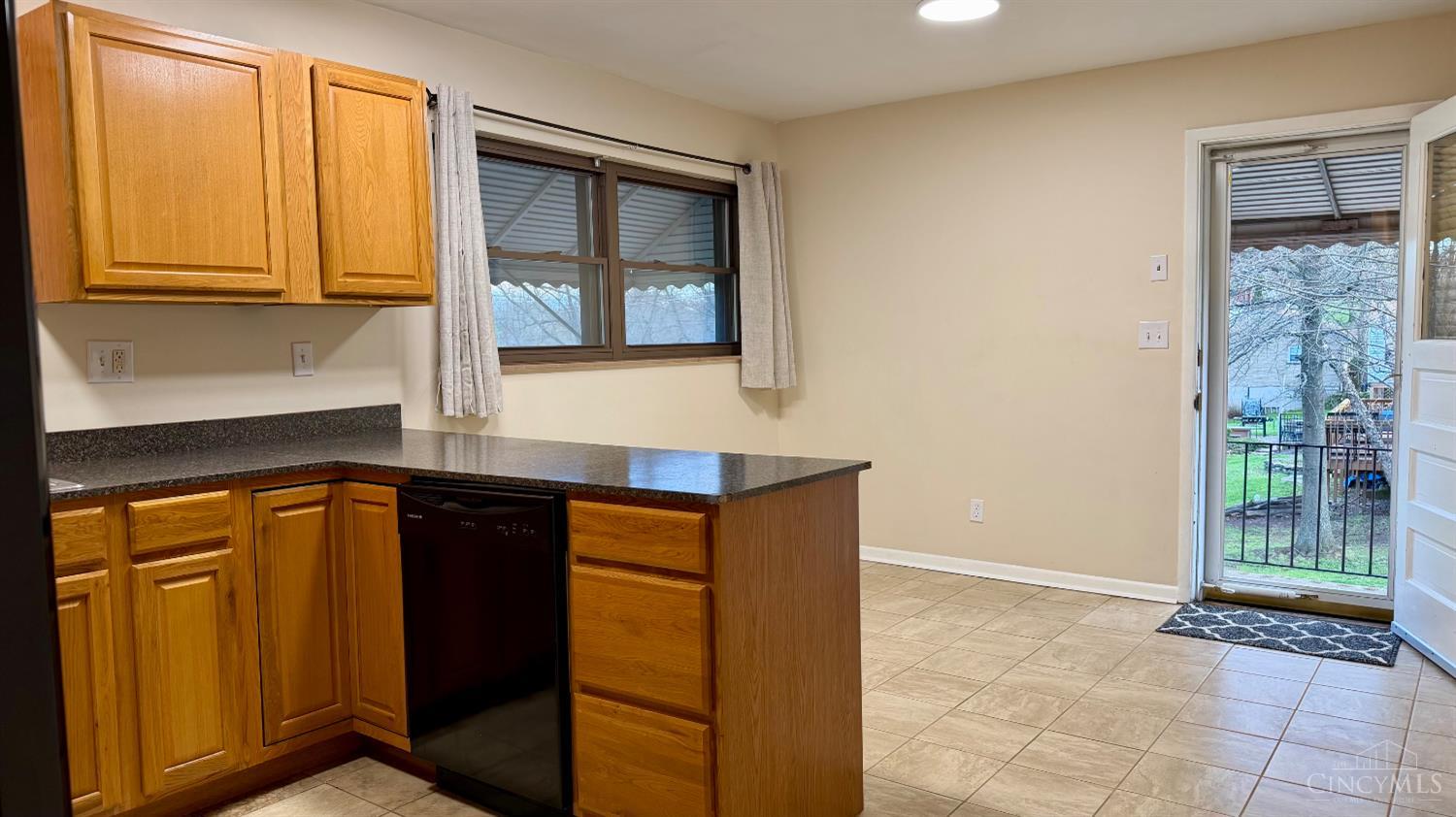 8442 Wuest Road Cincinnati, OH 45247 - Photo 8 of 29