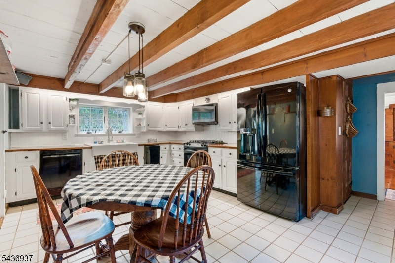 60 Pleasant Run Road Flemington, NJ 08822 - Photo 9 of 48