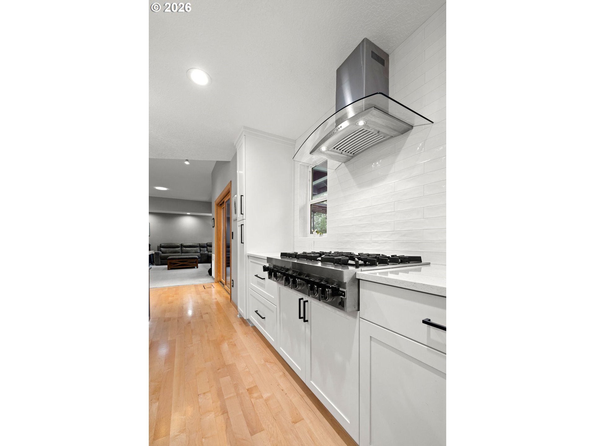 12116 Southwest Lesser Road Portland, OR 97219 - Photo 14 of 48 Gallery Image 14