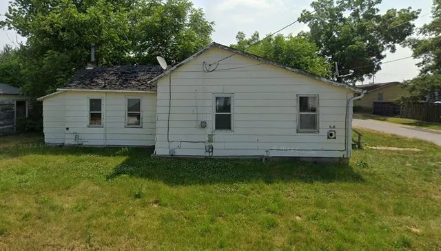 $12,500 | 330 West Ave G, Lewistown, IL 61542