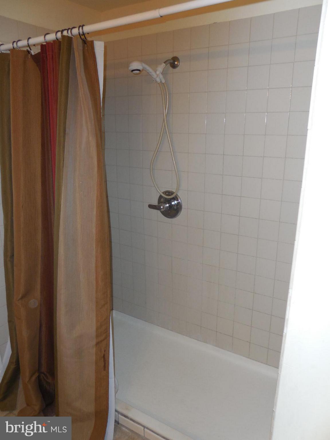 4064 West Ford Road Philadelphia, PA 19131 - Photo 14 of 17 Basement Full Bath