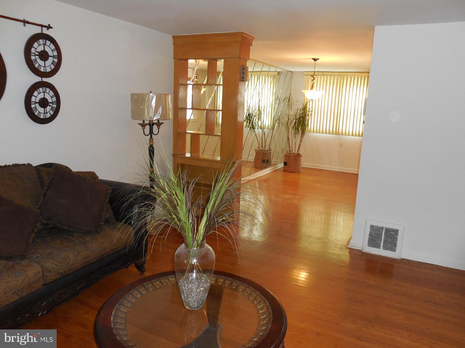 4064 West Ford Road Philadelphia, PA 19131 - Photo 3 of 17