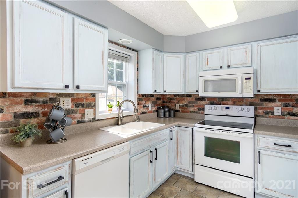 208 Pembrook Road, Unit 50 Swannanoa, NC 28778 - Photo 10 of 33 Gallery Image 10