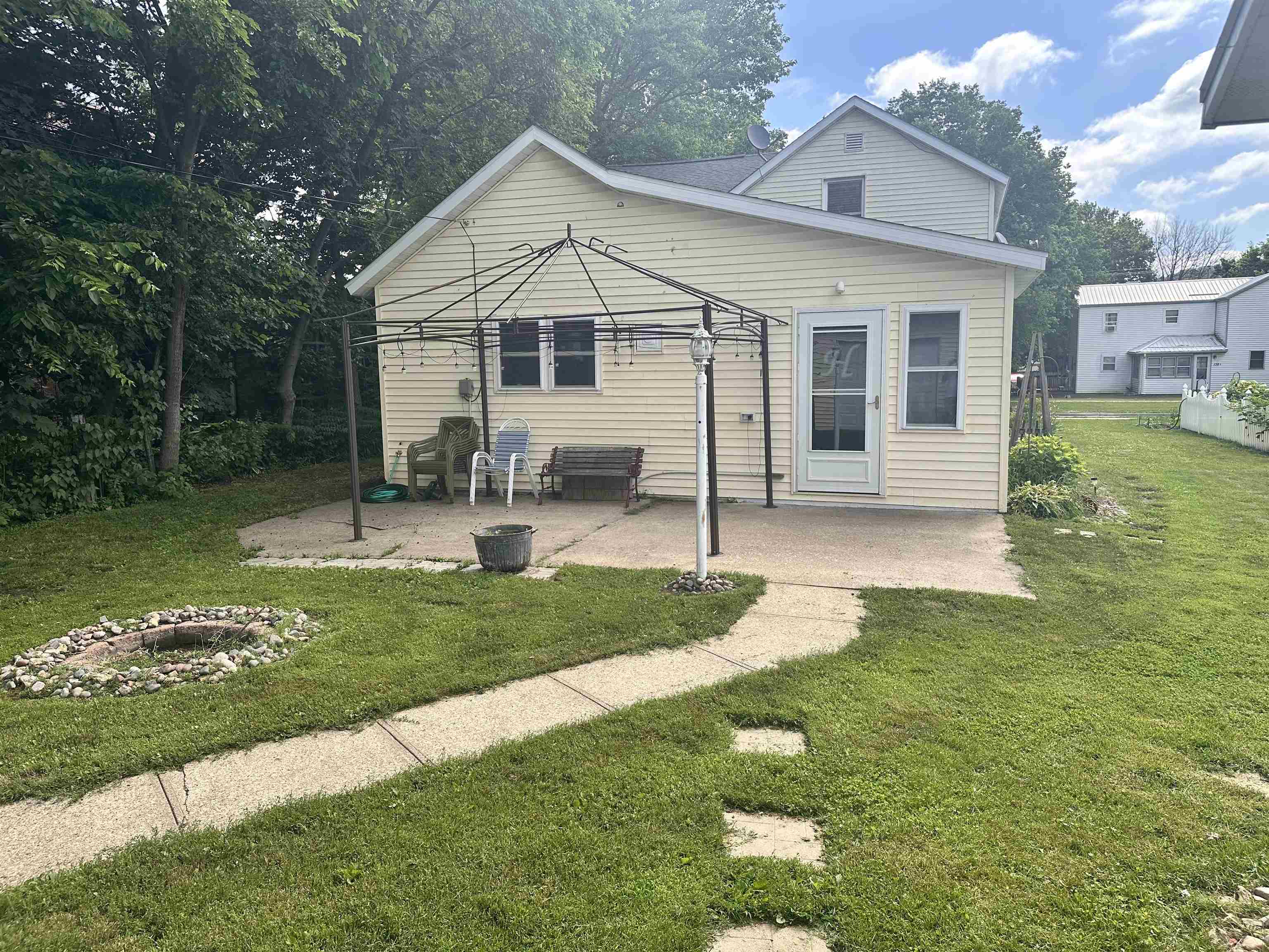 143 North Michigan Street Prairie du Chien, WI 53821 - Photo 4 of 25